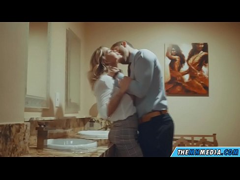 ❤️ Kur një bjonde me bukë ju josh në një banjë publike ❤️ Video qij në sq.javarchive.top ﹏